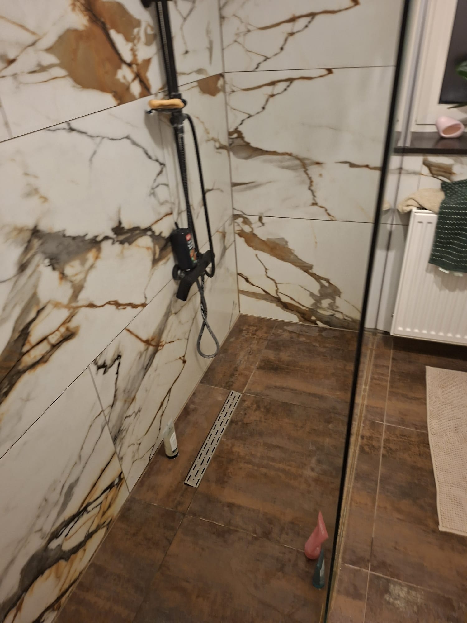 Reforma de baños premium con mármol